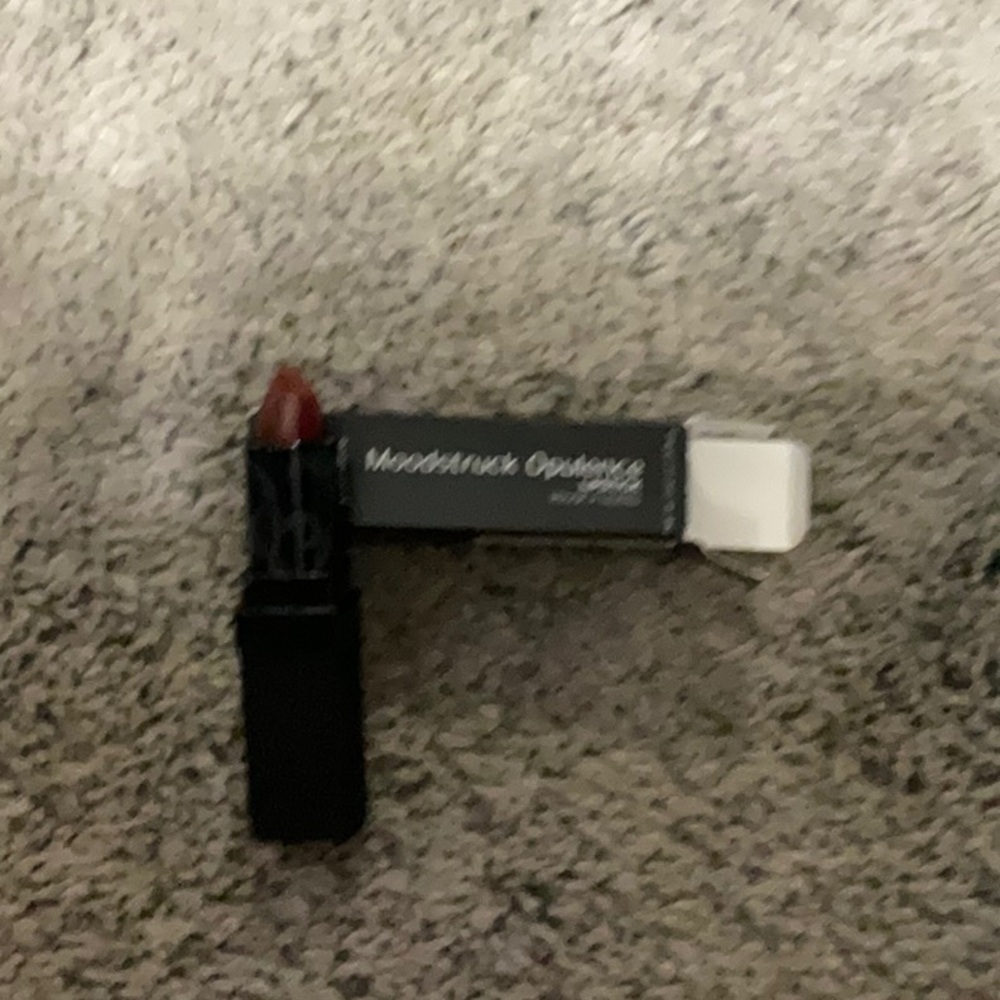 Moodstruck Opulence Lipstick - Deep Red